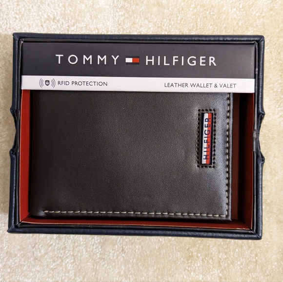 NWT Tommy Hilfiger Leather Wallet - Picture 1 of 5